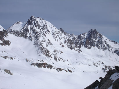 Il versante SW del Piz Sarsura 3178 m e Sarsuret 3126 m, dal Piz Punt Ota 3021.