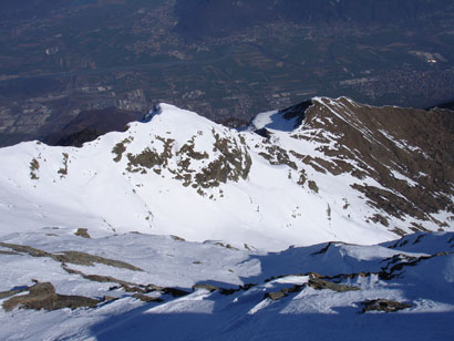 Dalla cima del Legnone 2610 m, vista sul versante NE del Colombano.