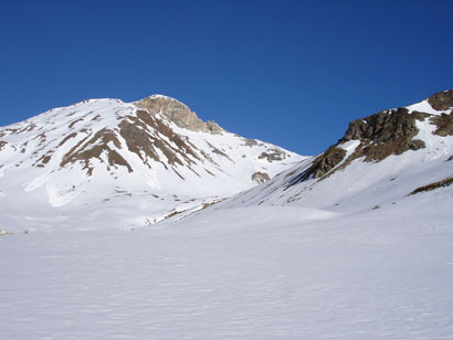 Il Monte Garone 3030 m, risalendo la Valle del Monte.