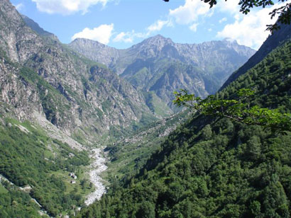 Il tratto mediano della Val Codera, visto durante la salita in Val Ladrogno.