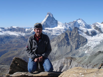 Giuseppe in cima al Mettelhorn 3406 m, sullo sfondo il Cervino 4477 m.