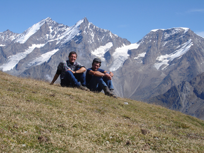 Sulla cima del Wisshorn 2936 m da sx a dx le cime del Dom 4545 m Taschhorn 4490 m e Alphubel 4206 m.