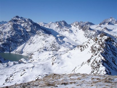 Il Sasso Moro 3108 m con la Valle del rifugio Bignami, dalla cima del Piz Canfinal 2812 m.