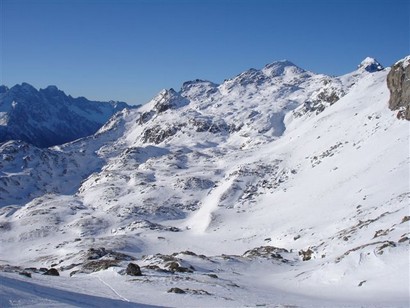 Il Piz di Grevasalvas 2932 m versante E, duante la salita al Piz d'Emmat Dadaint 2927 m.