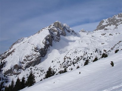 Il Monte Corzene 2196 m, con la Valle dell'Ombra.