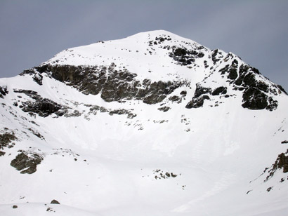 Il Mazzaspitze 3164 m versante SE con visibile il canale di S 5 a dx della cima, sceso prima.