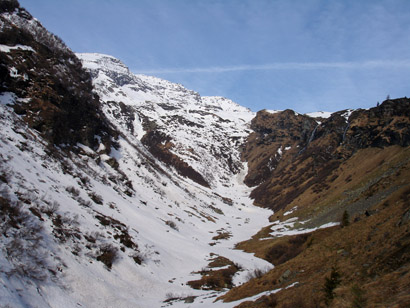 Il fondo del vallone con la Cima di Baldiscio 2851 m al centro, nei pressi dell'alpe Valle Dentro 1730 m.
