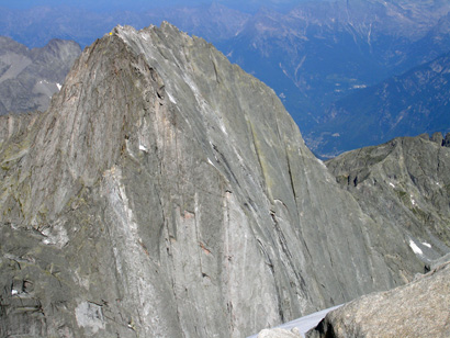 Durante la salita dalla via normale al Cengalo, il Pizzo Badile 3305 m.