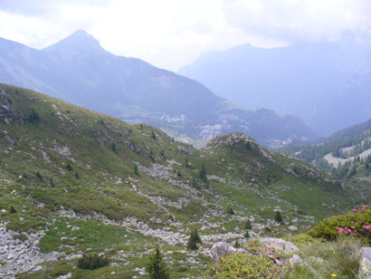 Foppolo (sullo sfondo) visto dal Passo di Dordona.