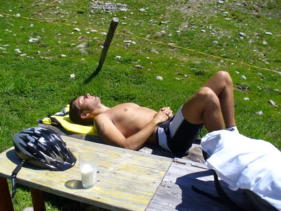 Mauro si concede un attimo di relax all'Alpe.