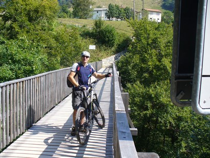 Sergio sul ponte che collega Scudellate ad Erbonne.