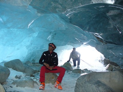Michele e Fulvio nella grotta di ghiaccio.