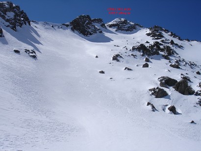 La Cima di Lago Gelt 2804 m versante NE, vista nei pressi del Passo di Caronella 2612 m.