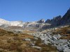 Il tratto superiore della Val Qualido  e la cresta di confini con la Svizzera.