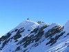Sciatori accampati sulla cima del Pizzo Mellasc.