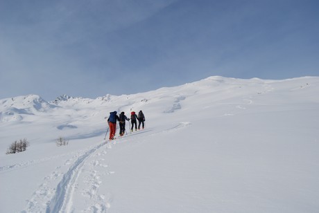 Durante la salita al Monte Sattaron 2716 m visibile a dx.