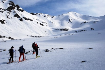 Il Piz Fless 3020 m versante SW durante la salita in Val Gröss.