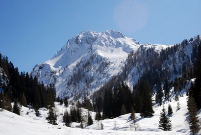 Il Pizzo del Vallone 2249 m scendendo dalla Val di Lemma.