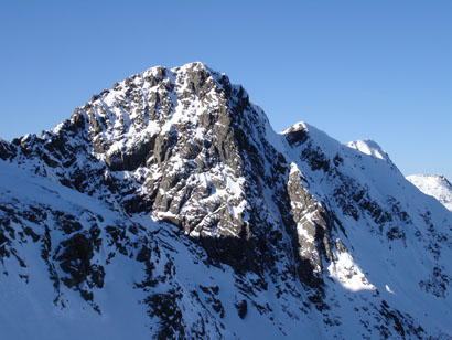 Il Pizzo Zerna 2572 m con la parete ENE, durante la salita al Monte Masoni 2663 m.