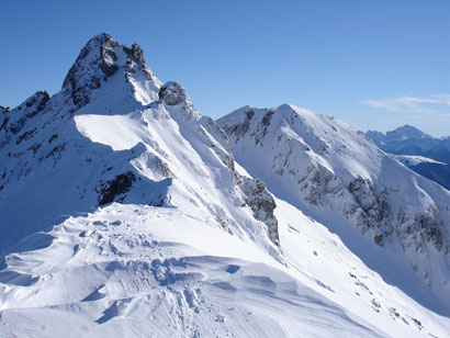 Il Monte Valletto 2371 m versante W, visto dal Munt de Sura 2269 m.