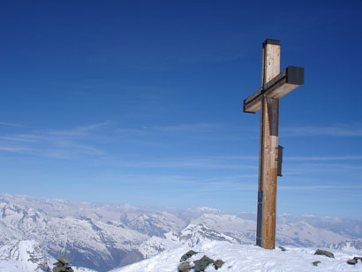 La croce di vetta  al Piz Platta 3392 m.