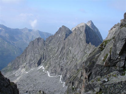 La P.ta Magnaghi 2871 m, P.ta Como 2846 m ed il Sasso Manduino 2888 m dalla Bocchetta di Spassato 2820 m.