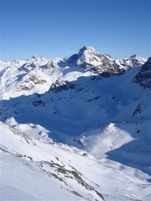 Il Piz Guglia 3380 m versante W dal Piz d'Emmat Dadaint 2927 m.