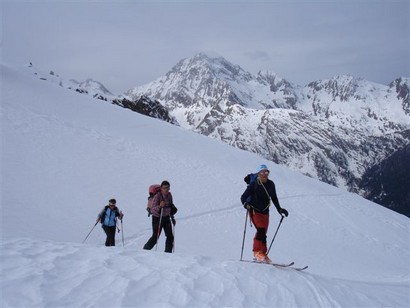 In salita dalla Valle del Latte con il M. Torena 2911 m.