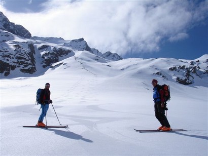 Gianluca e Lorenzo soddisfatti per il tratto di neve biliardo appena percorso.