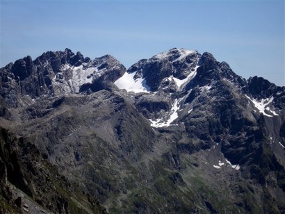 Il Pizzo Redorta 3038 e Pizzo di Scais 3038 m visti dal Pizzo del Salto 2665 m.