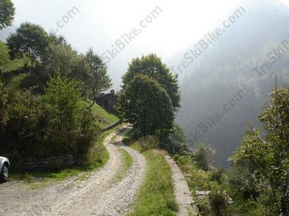 Alcuni tratti di percorso sono su mulattiera.