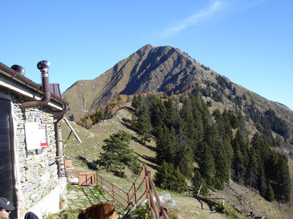 Il Monte Brusada visto dalla Bassetta.