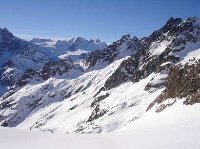Scorcio sulle montagne circostanti.