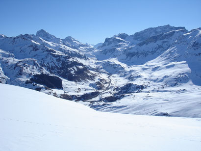 Strada che sale verso il Passo Giulia.