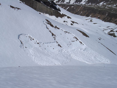 Distacchi spontanei di valanga a circa 2600 m ad Est del Bivacco Calderini.