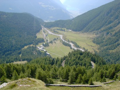 Guardando dall'Alp Grum.