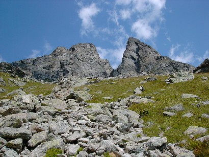Altre cime "pietrose" che fanno da cornice all'escursione.