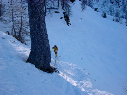 Salendo al freddo verso la Casera...