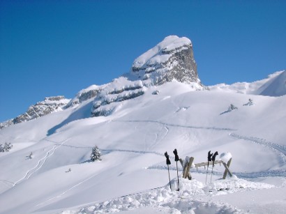 Sotto un tiepido sole, pausa alla capanna della Lidernenhütte (1727 m).