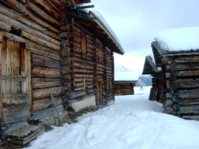 Baite di Mäschenboden (1993 m). Da questo punto in avanti il pendio inizia ad essere ripido.