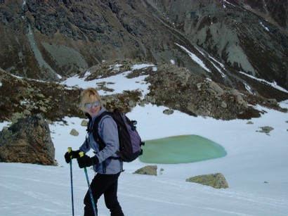 La neve non è più molto abbondante: iniziano a tornare alla luce anche i laghetti alpini.