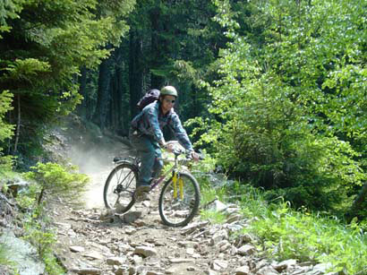 Fondo roccioso scendendo verso le Casere Scermendone.