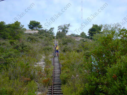 Una strada ferrata percorribile anche in sella.