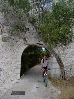 Nei pressi del Castello di Hvar.