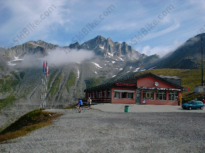 Nufenenpass: si parte.