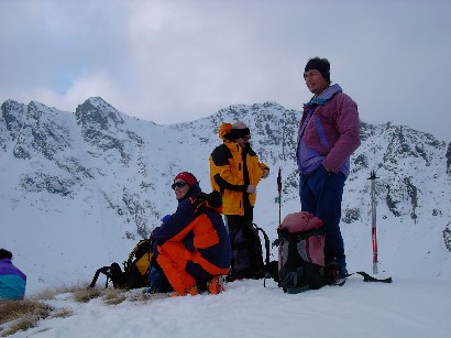 Arrivati sulla cima si scruta il paesaggio.