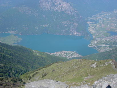 Il Lago di Mezzola visto dalla vetta.