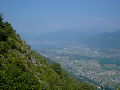 Piano di Magadino con Lago Maggiore sullo sfondo.