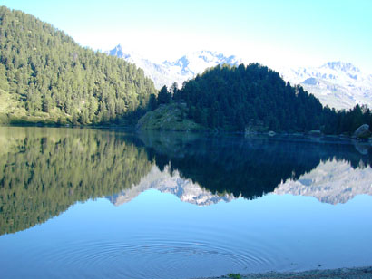 Il Lago del Cavloch aspetta l'assalto dei turisti.