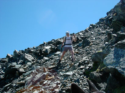 Sergio sugli sfasciumi al Passo del Muretto.